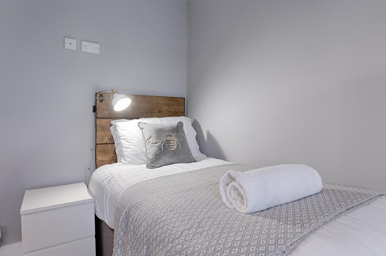 3Rm Flat, Smart Tv'S, Close To All Amenities Llanelli Zewnętrze zdjęcie