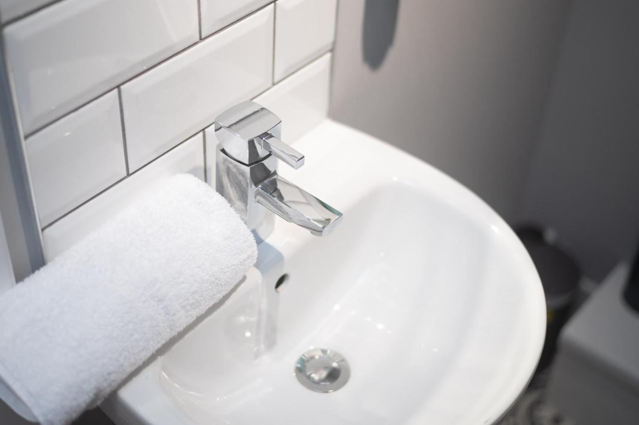 3Rm Flat, Smart Tv'S, Close To All Amenities Llanelli Zewnętrze zdjęcie